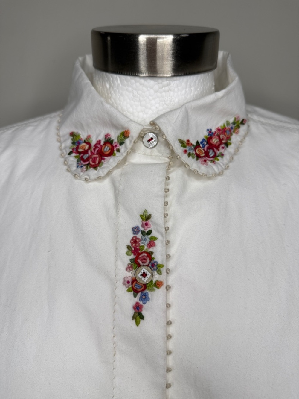 Embroidered White Pero Blouse with hadmade Floral Detail